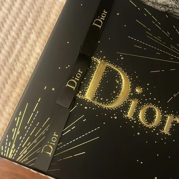 Dior gift box and ribbon - Picture 2 of 6